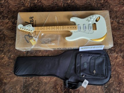 FENDER JAPAN KEN STRATOCASTER EXPERIMENT NO 1 L'ARC EN CIEL