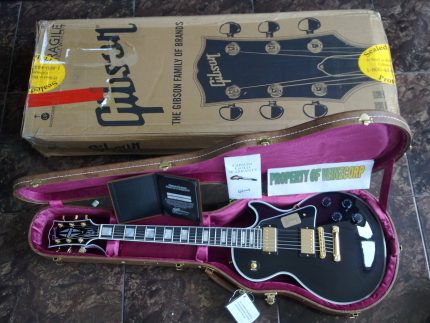 GIBSON CUSTOM SHOP USA LES PAUL CUSTOM EBONY GOLD HARDWARE