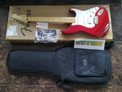 FENDER STANDARD STRATOCASTER HSS RED