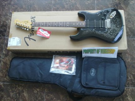 FENDER SPECIAL RUN STRATOCASTER BLACK PAISLEY