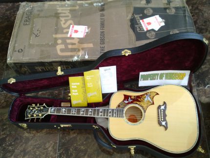 GIBSON CUSTOM SHOP MONTANA USA DOVES IN FLIGHT NATURAL