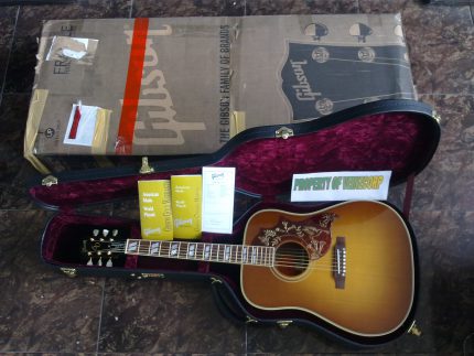 GIBSON MONTANA CUSTOM SHOP USA HUMMINGBIRD 50TH ANNIVERSARY 18 KARAT GOLD HEADSTOCK INLAY