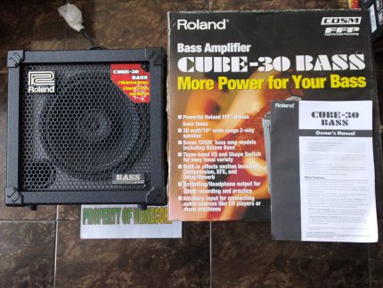 ROLAND BASS AMPLIFIER CUBE 30
