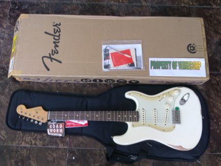 FENDER STRATOCASTER ROAD WORN WHITE