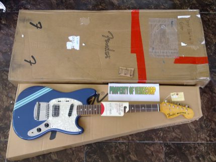 FENDER JAPAN KURT COBAIN MUSTANG LAKE PLACID BLUE WITH STRIPE