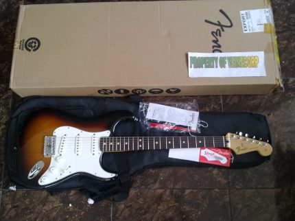 FENDER STANDARD STRATOCASTER SUNBURST ROSEWOOD FRETBOARD