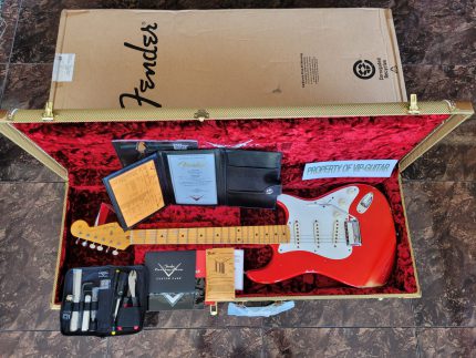 FENDER CUSTOM SHOP USA STRATOCASTER 1958 RELIC FADED AGED CANDY APPLE RED
