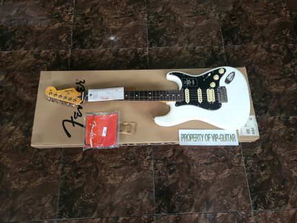 FENDER PLAYER II STRATOCASTER HSS WHITE