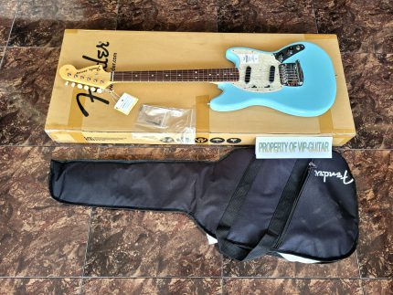 FENDER JAPAN TRADITIONAL 60'S MUSTANG DAPHNE BLUE